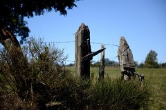 clôture avec traverses de chemin de fer
