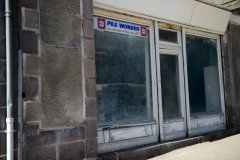 vitrine de boutique fermée